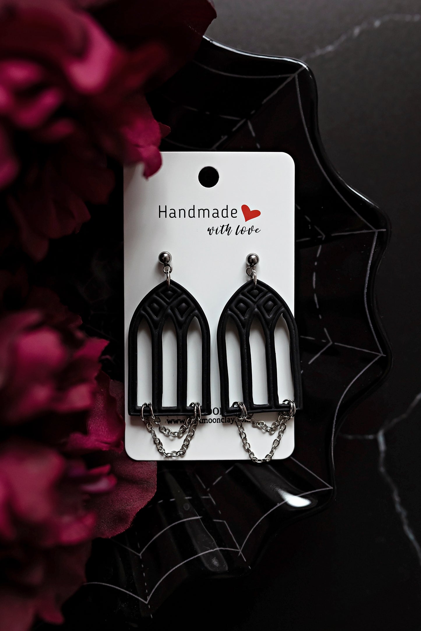 Cathedral Windows with Chains